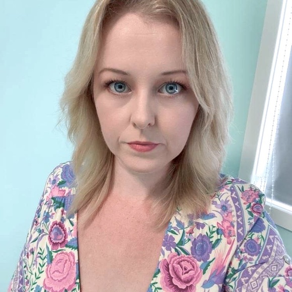 Meet your Posher, Mandy - Picture 2 of 2